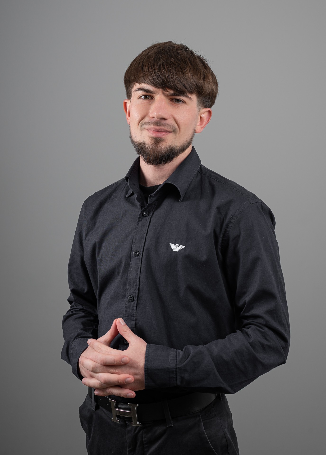 author-image border-none